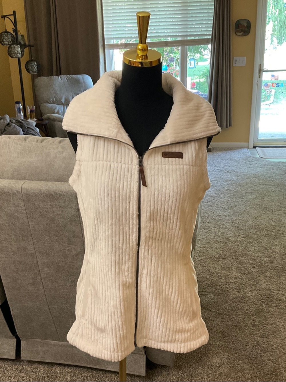 Columbia Women’s Size Medium Cozy Zip Up Vest, CUTE!
